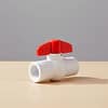 LLAVE DE PASO 1/2″ PLASTICA BLANCA/ROJA LH-763