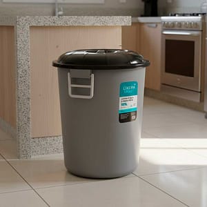 PAPELERA CON TAPA NEGRA Y AGARRE 109L MB0060