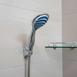 DUCHA OVAL CON RAYAS AZULES 1.5MT EN BOLSA LH-350