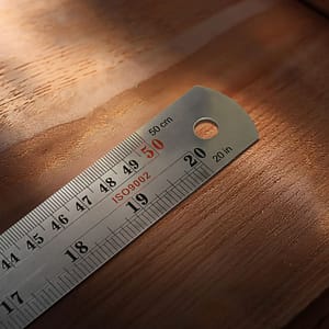 REGLA METALICA 50CM CON TABLA DE CONVERCION LH-793