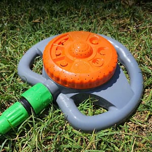 REGADOR PLASTICO OVALADO GIRATORIO LH-2529