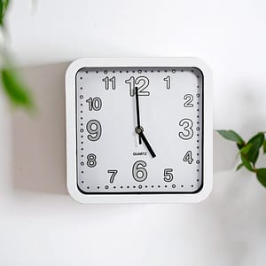 RELOJ CUADRADO BORDE FLUORECENTE 23X23CM LH-4843