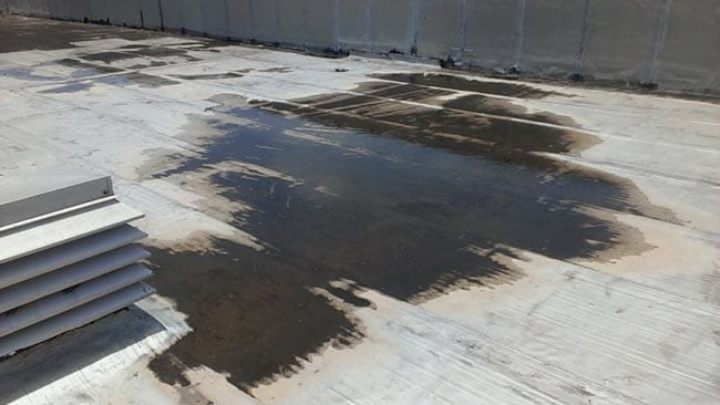 Inspección de azotea o membrana deteriorada